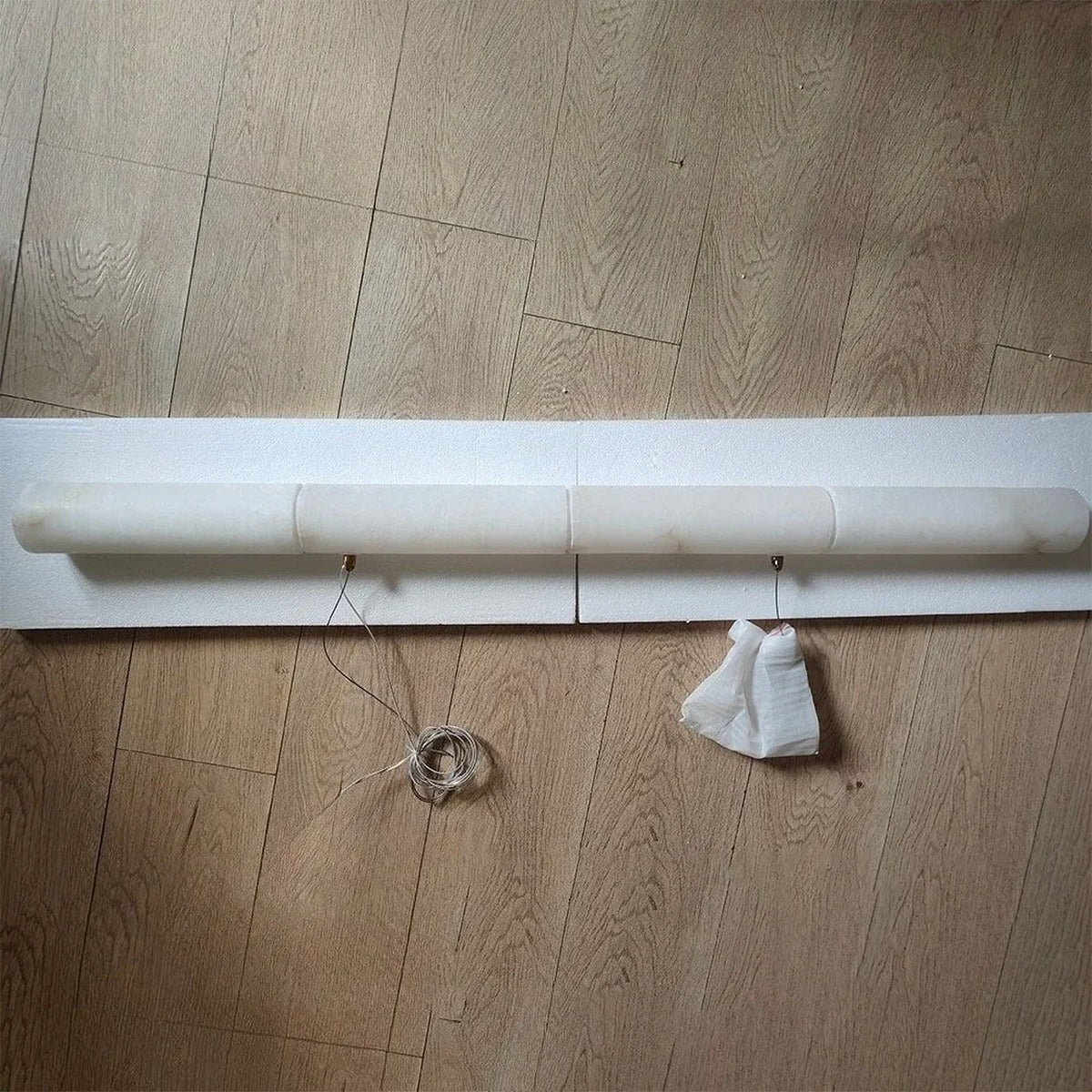 Alabaster Linear Tube Pendant Light Velantis – Unfinished Stone Detail