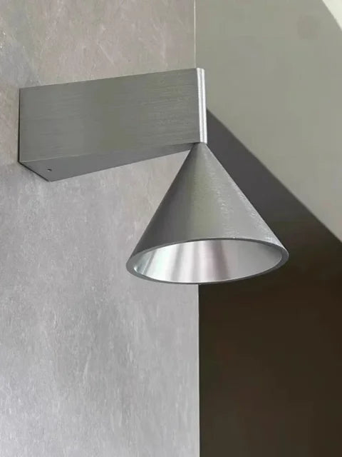 Elrovan wall sconce, silver, corner wall detail lit