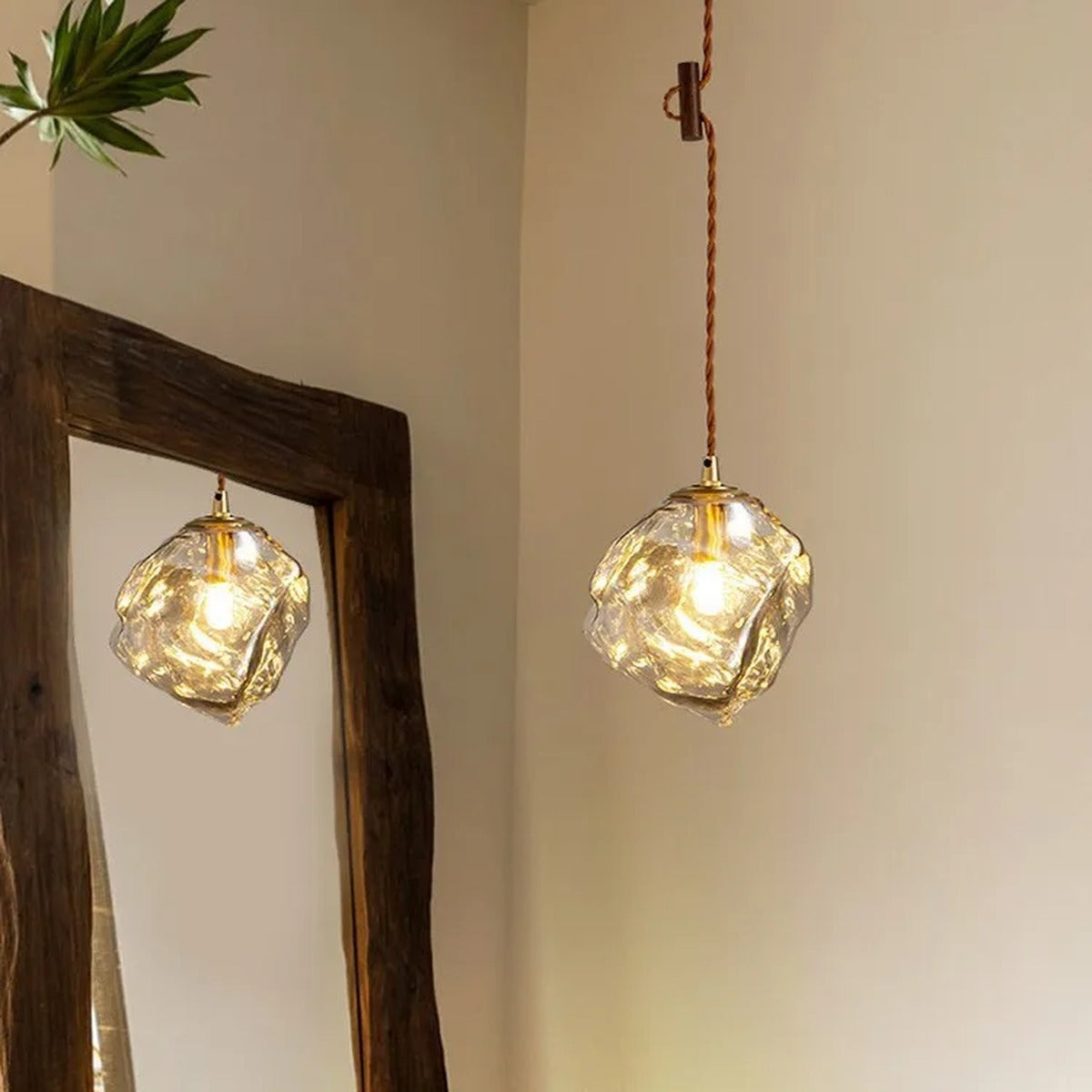 Organic Crumpled Glass Pendant Light Tolux — Brass Fitting, Amber glass, mirror reflection scene