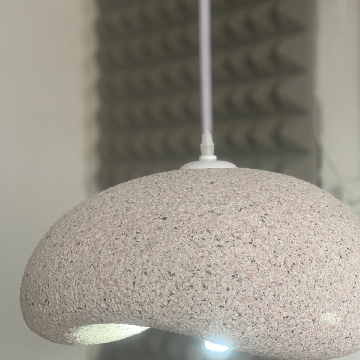 Wabi-Sabi Sculptural Pendant Light Zenith – Stone Paint Pink Detail