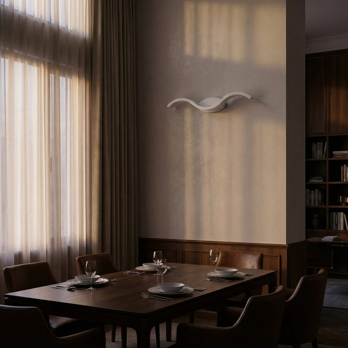 Sculptural Wave Aluminum Wall Sconce Thelvion – Lifestyle View 2