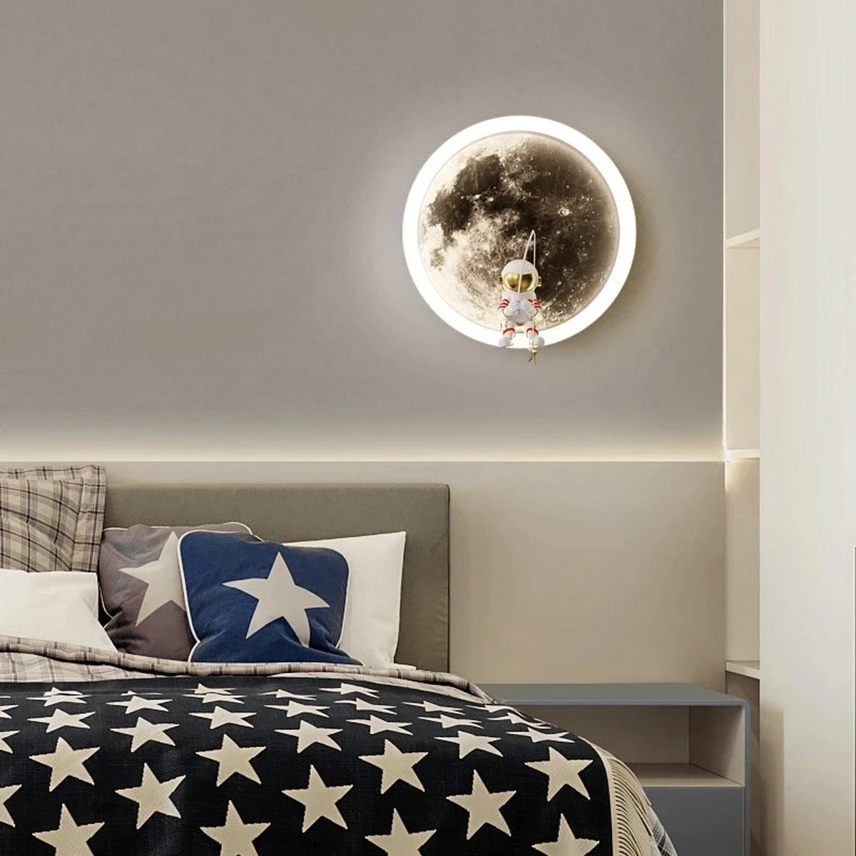 Moon Astronaut LED Circle Wall Sconce – Celrix – Hero Shot