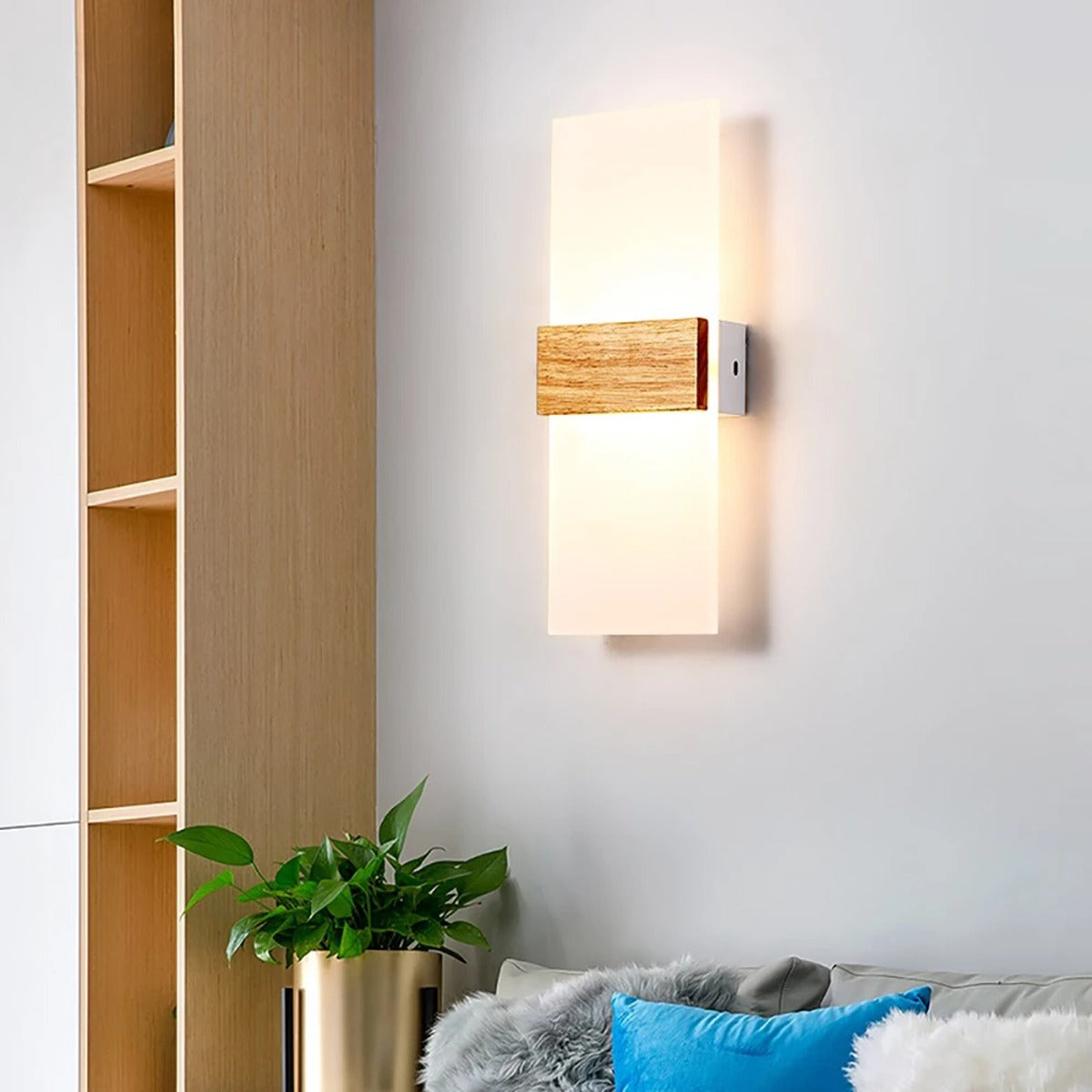 Modern Wall Sconce Solion — view 3