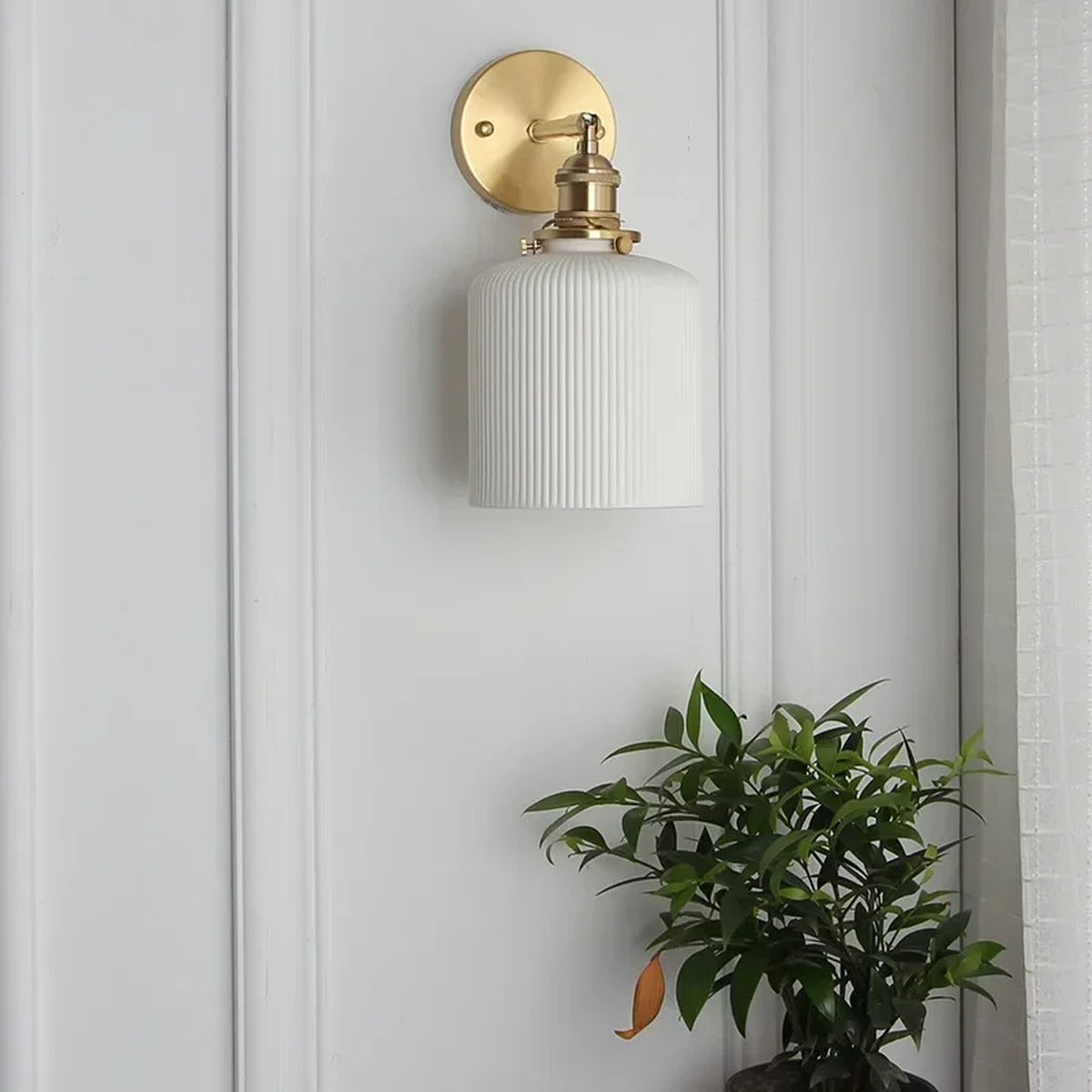 Minimalist Gold Wall Sconce Calveris – Product Detail 9