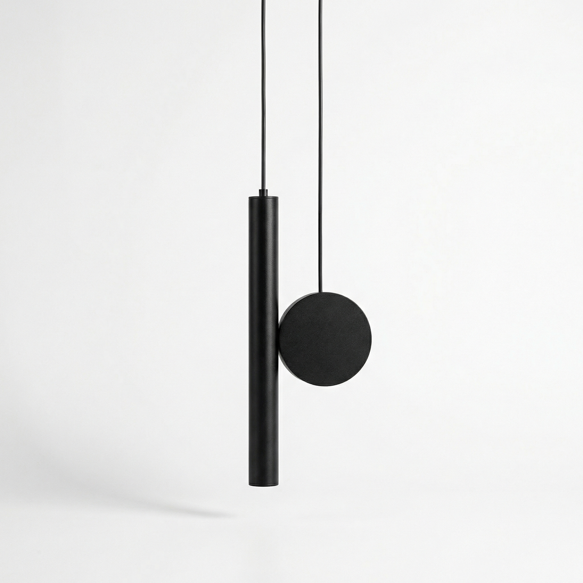 Sculptural Aluminum Rod and Disc Pendant Light Dalneth – Studio Detail