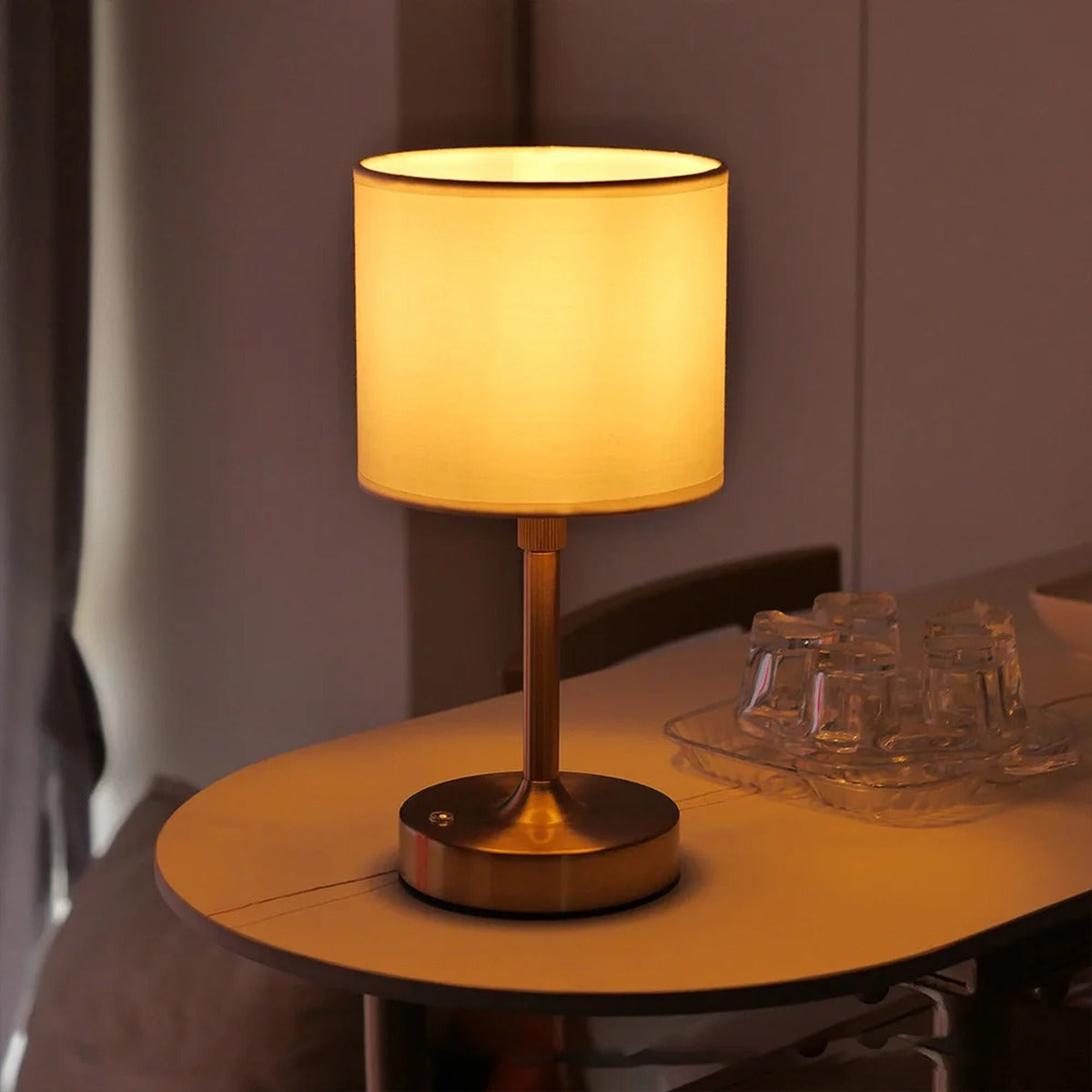 Cordless Bedside Table Lamp – Luxandor – Straight Tube Shade, Gold