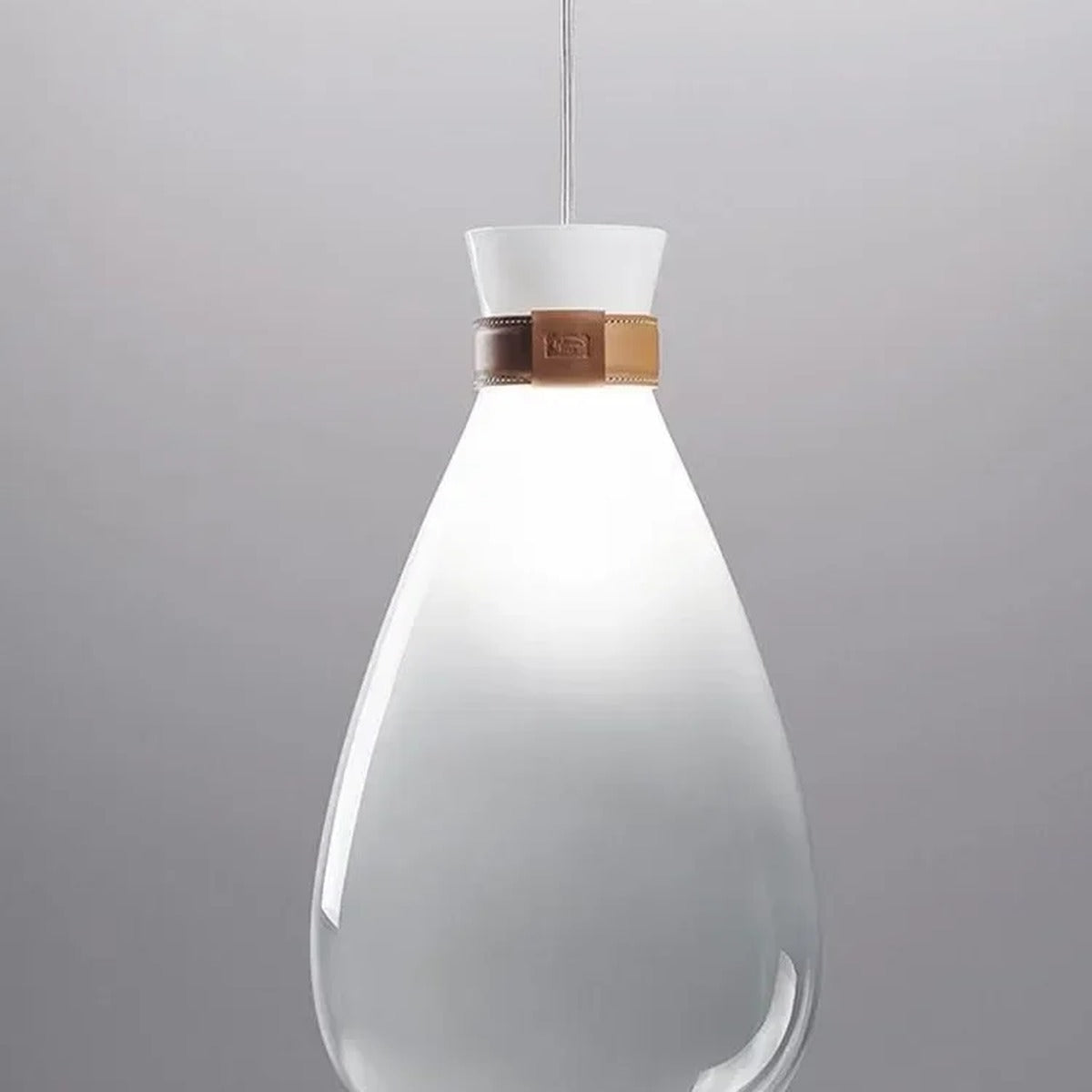 Graceful Minimalist Pendant Light Seralon – Lifestyle View 3