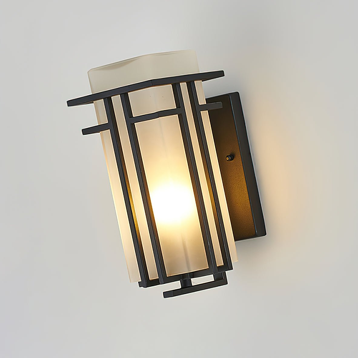 Minimal Iron Geometric Outdoor Light Kestral