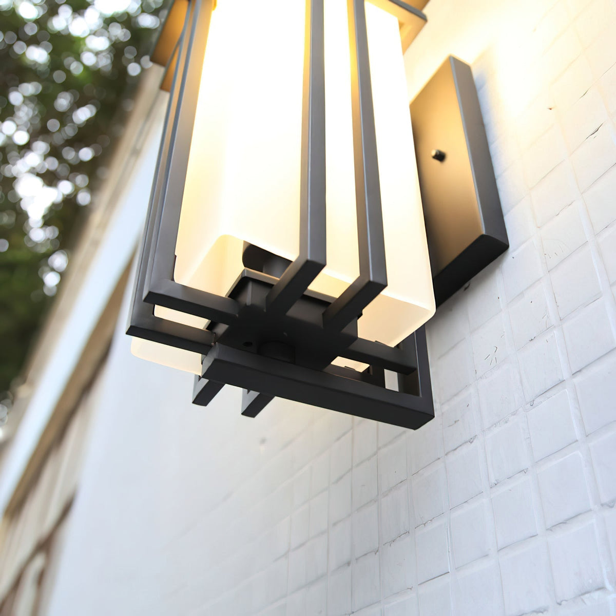 Minimal Iron Geometric Outdoor Light Kestral