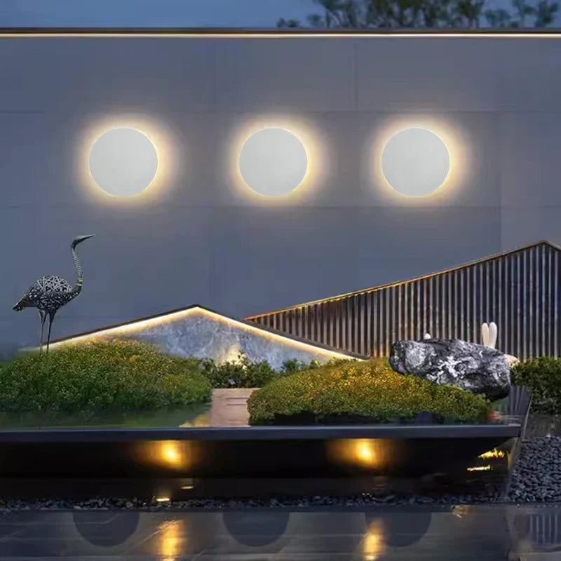 Sleek Aluminum Linear Outdoor Light Edrixon – Hero Shot