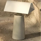 Lacquered Steel Prism Table Lamp Hovelix – Silk Grey, studio detail