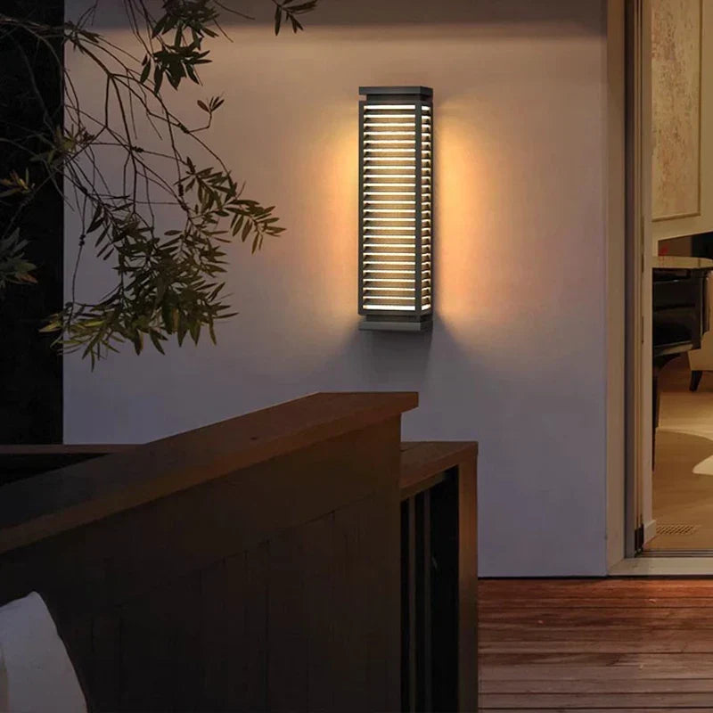 Louvered Aluminium Outdoor Wall Sconce Esox