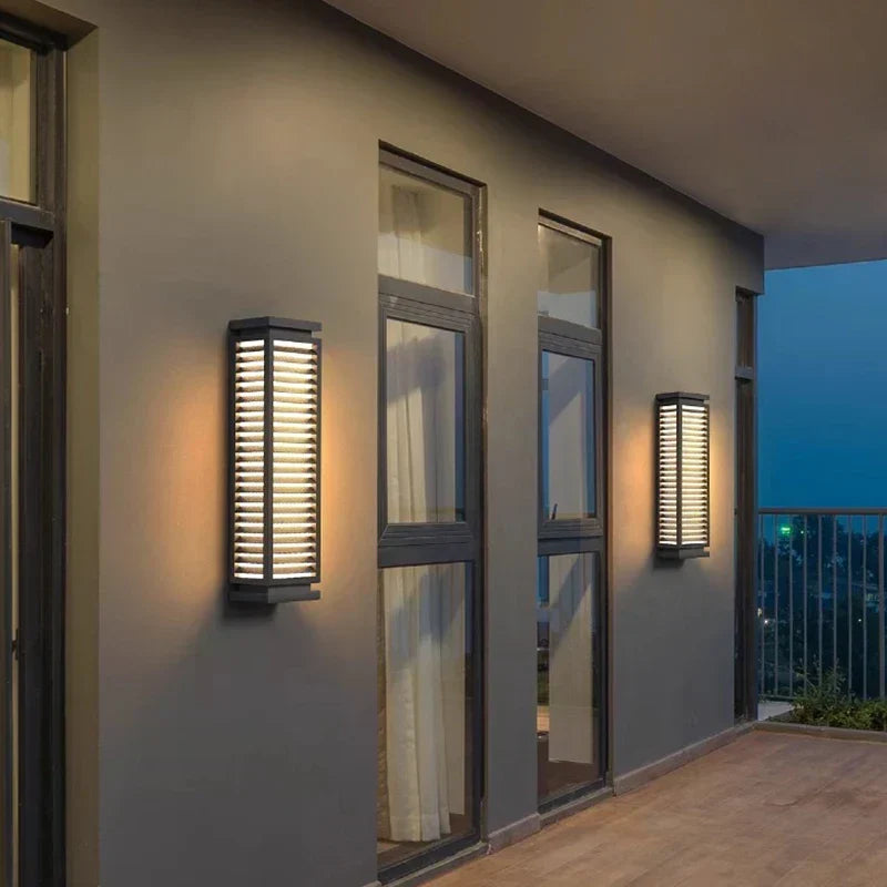 Louvered Aluminium Outdoor Wall Sconce Esox