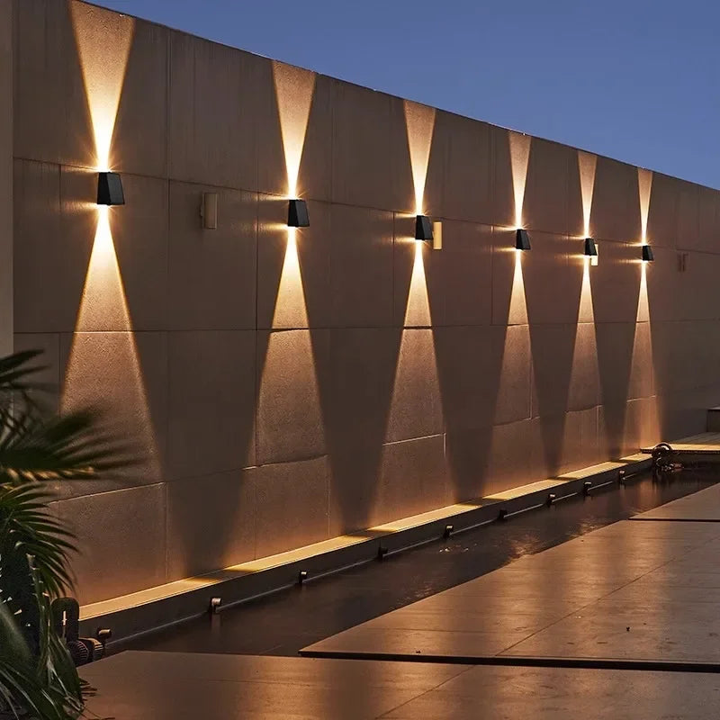 Geometric Metal Outdoor Light Hiron – Lifestyle View 2