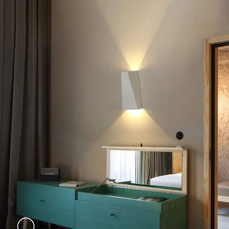 Modern Minimalist Wall Sconce Axendra – Hero Shot