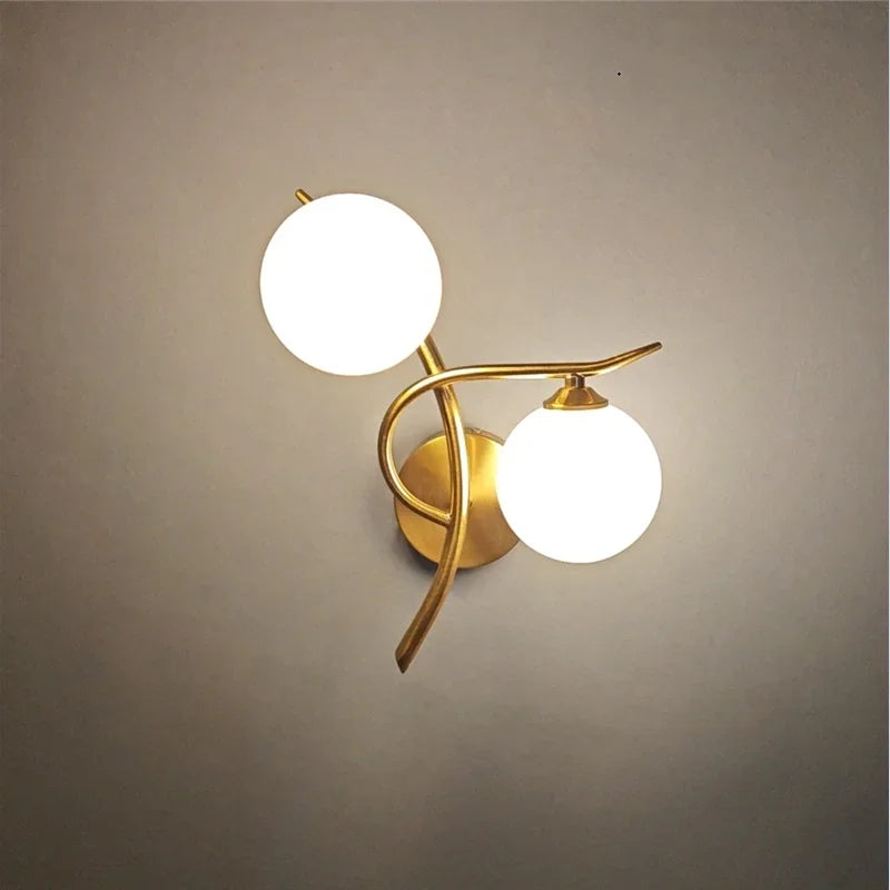 Articulated Metal Arm Wall Sconce Calmeth in brushed gold – studio detail