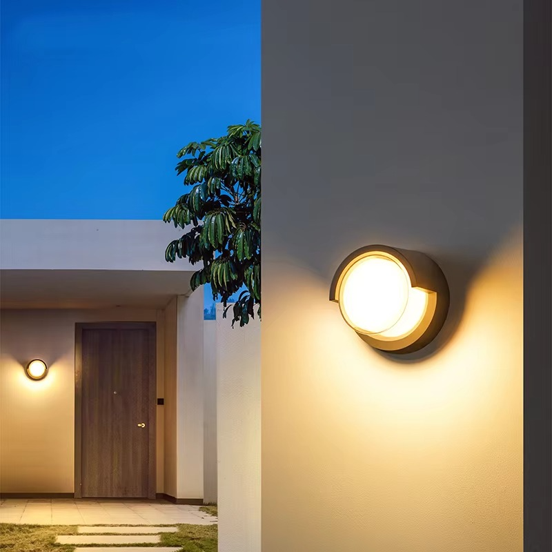 Minimalist LED Circle Outdoor Wall Light Lumaire - entrance at dusk