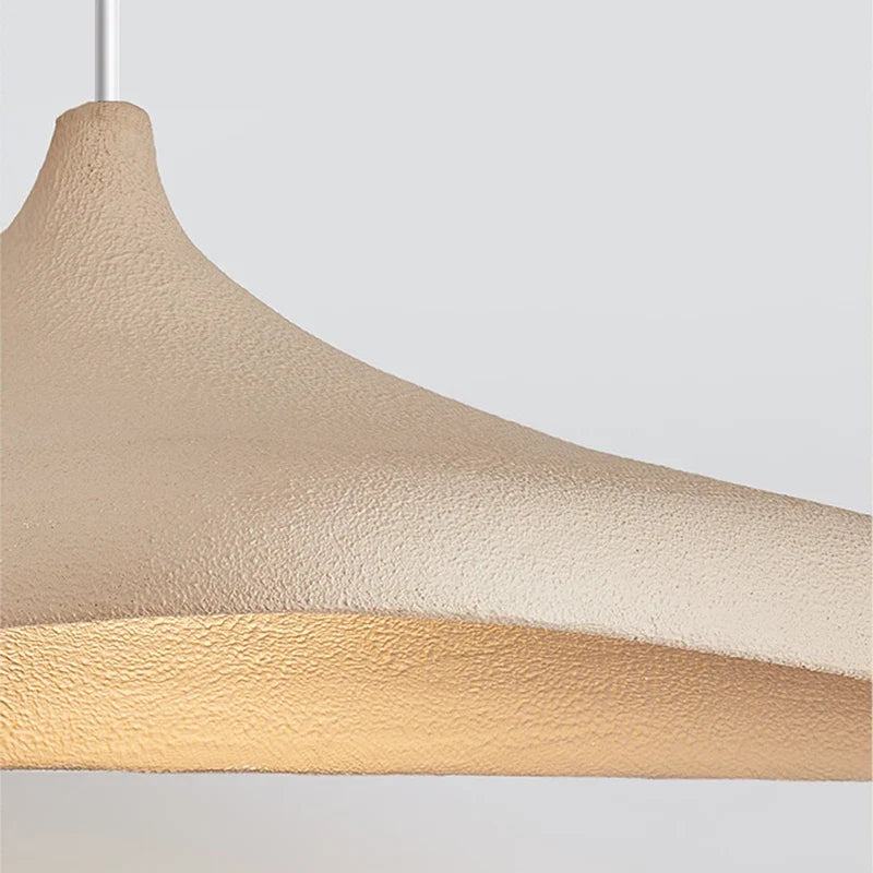 Sculptural High-Polymer Dome Pendant Light Gaevrix – Detail Shot 2