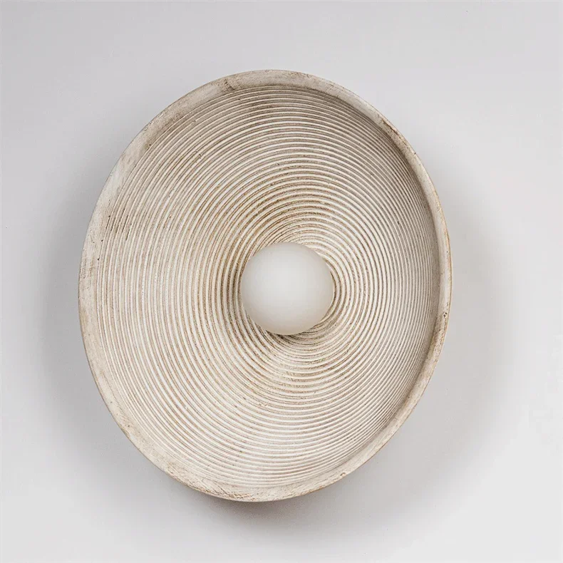 Sculptural Ribbed Resin Wall Sconce Ondura – White Finish