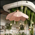 Uzaelvin – Pink fabric petal pendant light