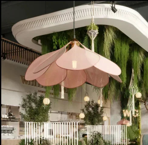 Uzaelvin – Pink fabric petal pendant light