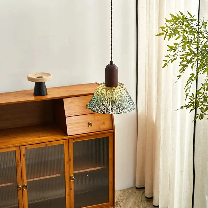 Vintage Fluted Ombré Glass Pendant Light Xuaeloria – Lifestyle Detail