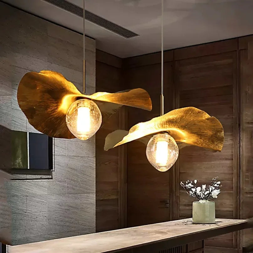 Hammered Gold Metal Pendant Light Aelindor – Lifestyle View 3