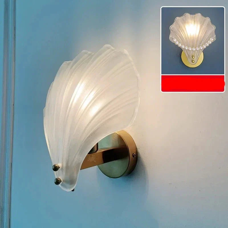 Diamond-Cut Glass Shell Wall Sconce Goxira – Frosted Finish