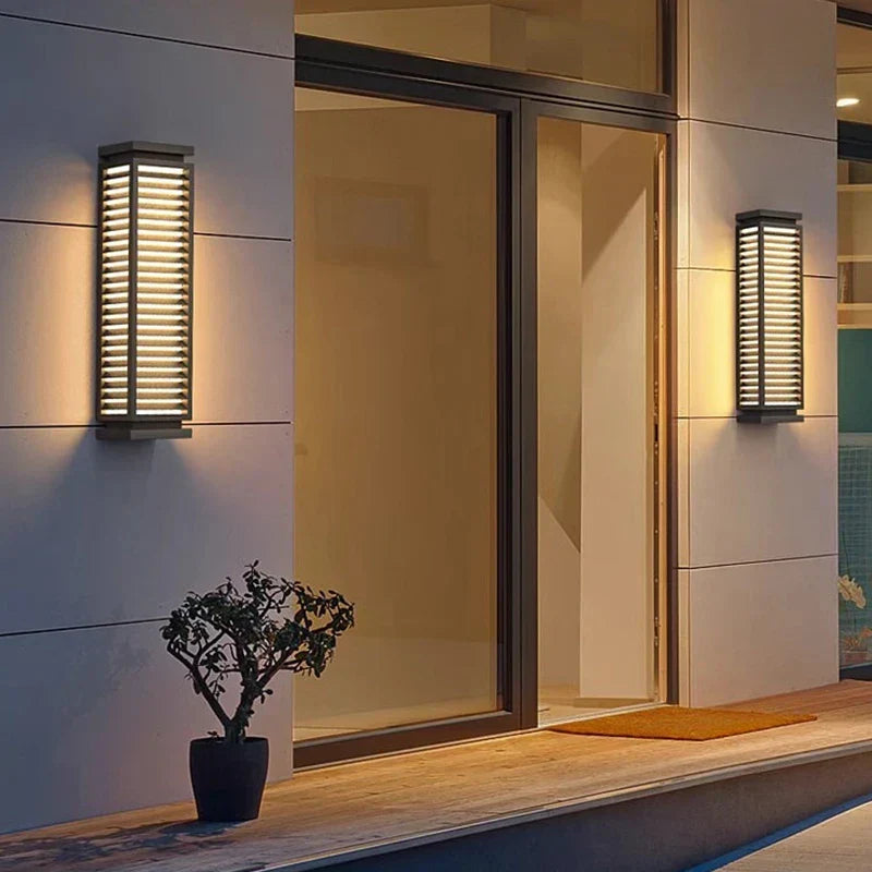 Louvered Aluminium Outdoor Wall Sconce Esox