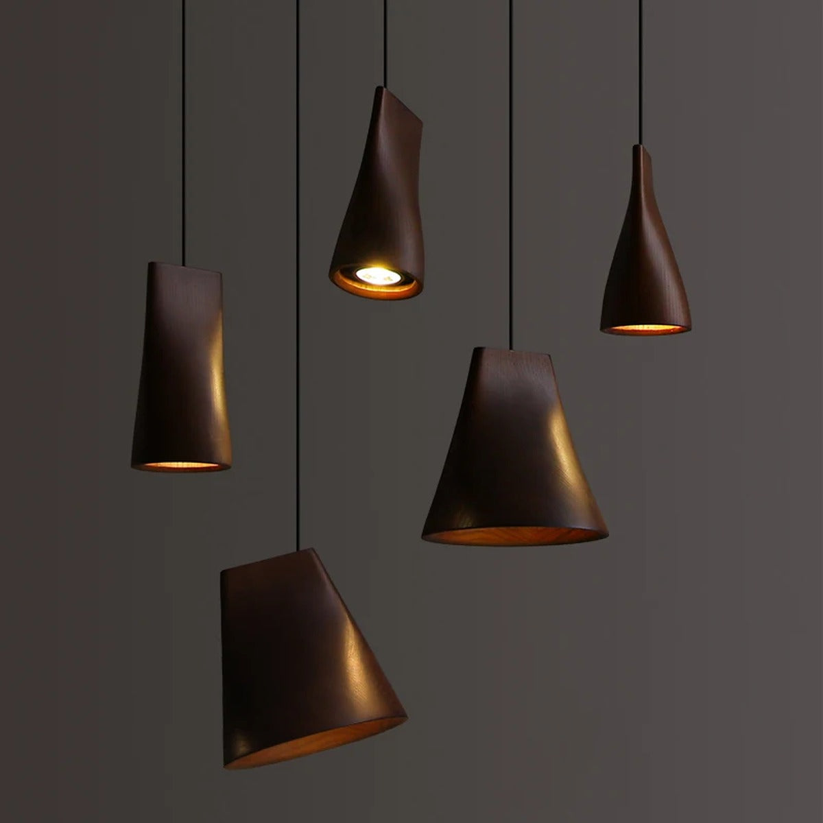 Solid Wood Sculptural Multi-Pendant Chandelier – Larven – 5-Head Linear, Dark Wood, Detail