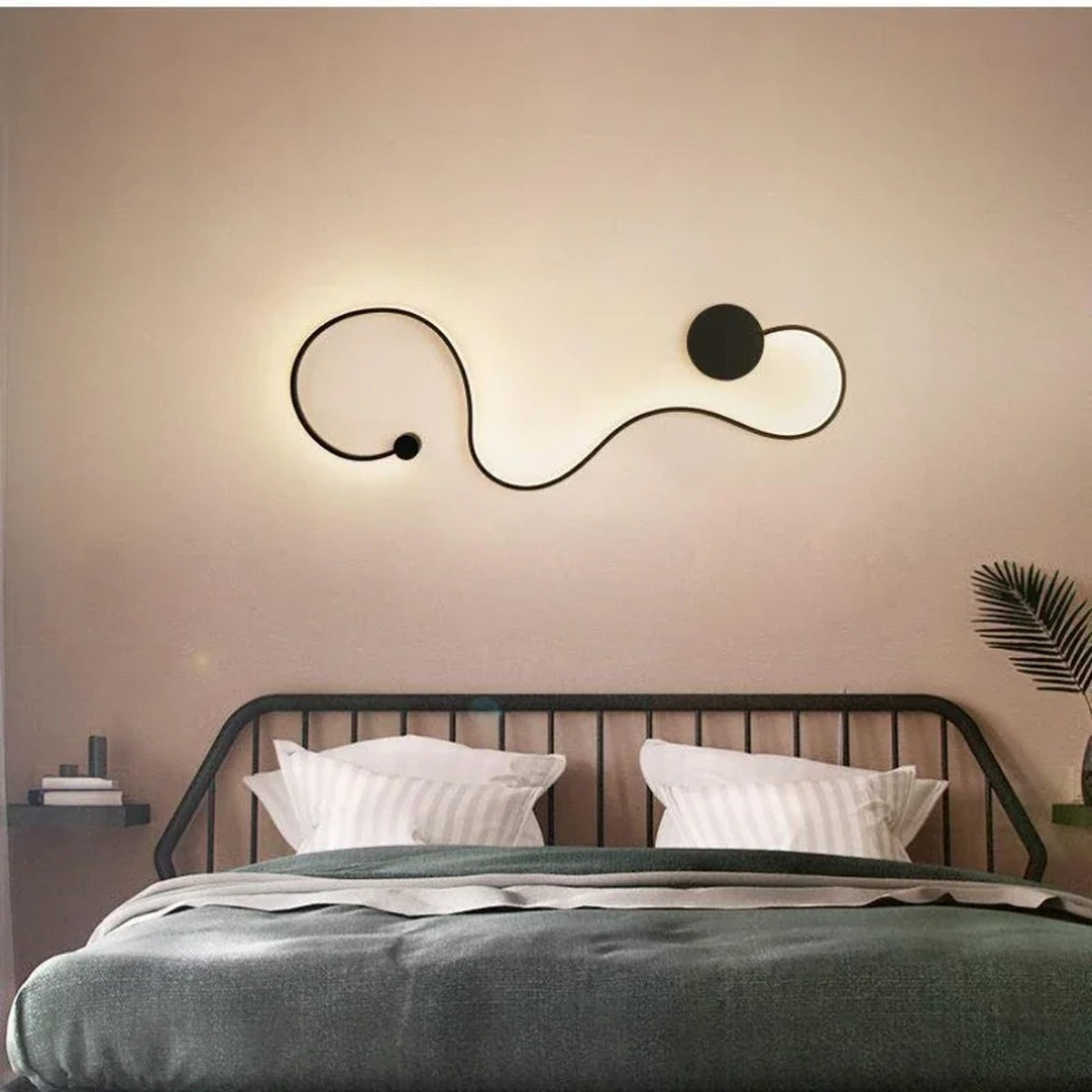 Sculptural Black Metal Wall Sconce Geometra – Lifestyle View 3
