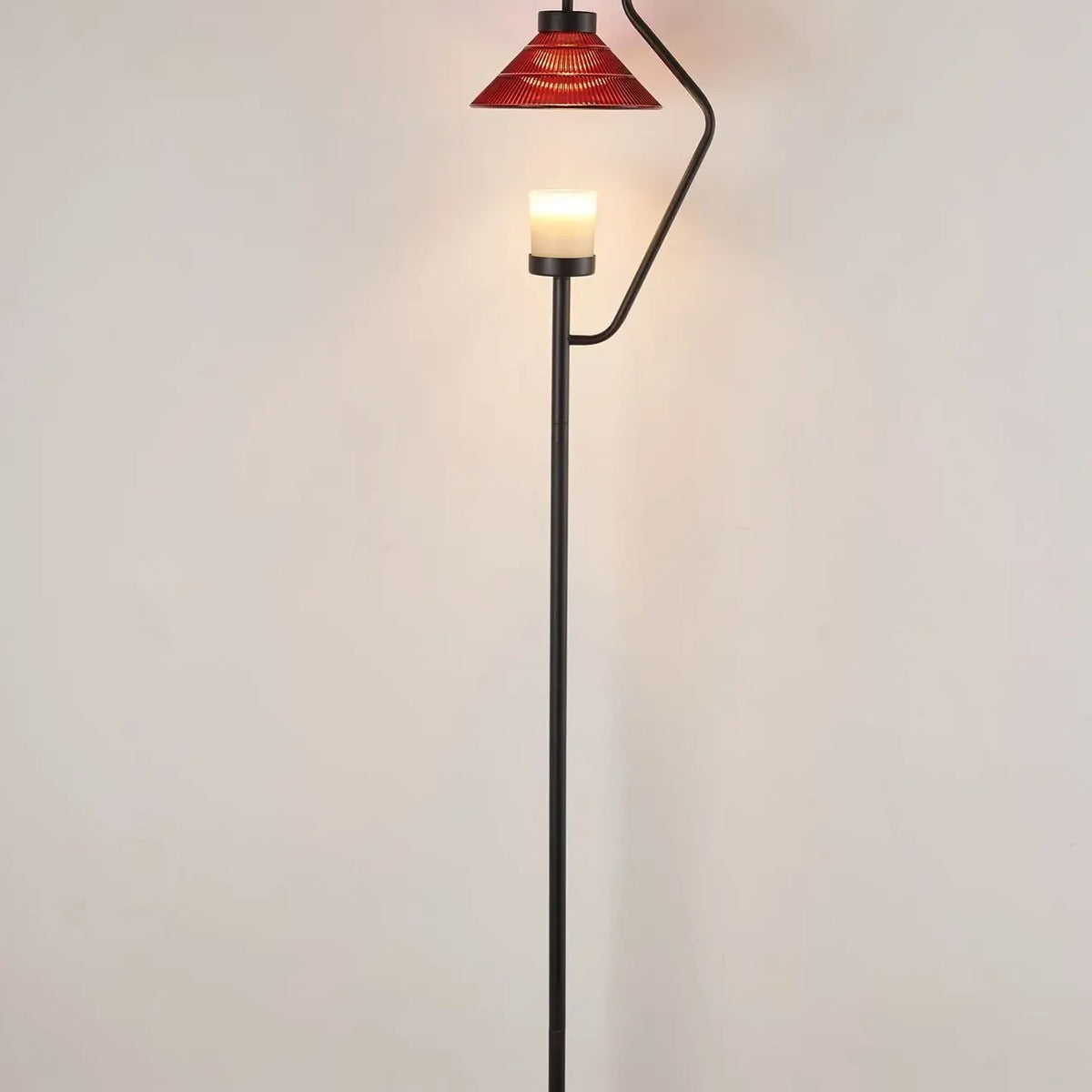 Minimalist Pendant Light Renindra — Crimson Red