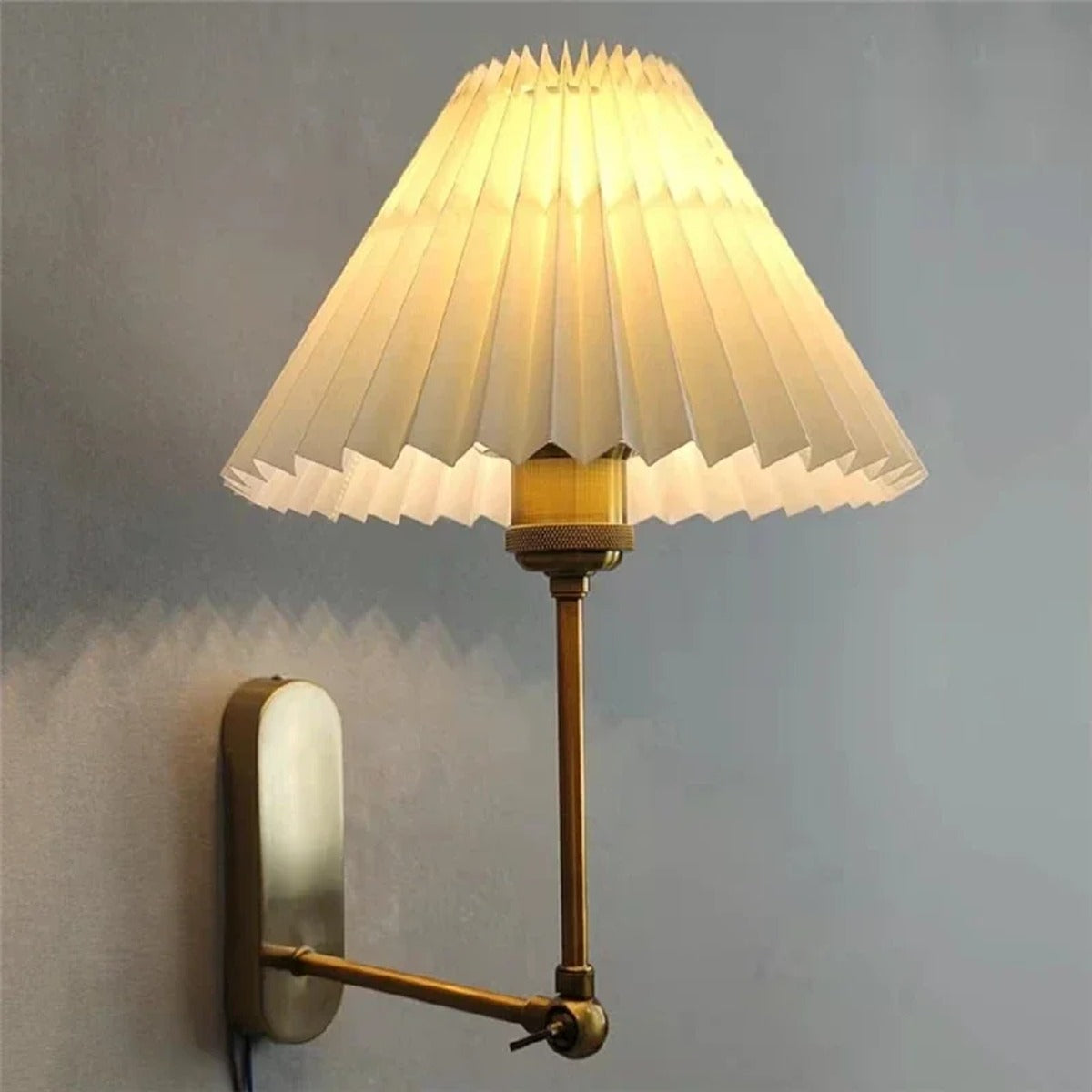 Fan-Pleated Brass Swing-Arm Wall Sconce Ferion — view 2