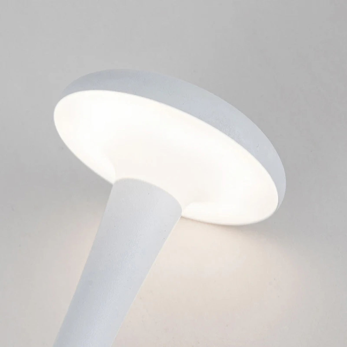 Hourglass Cordless Touch Dimmer Table Lamp – Eravox – Dome Diffuser Detail