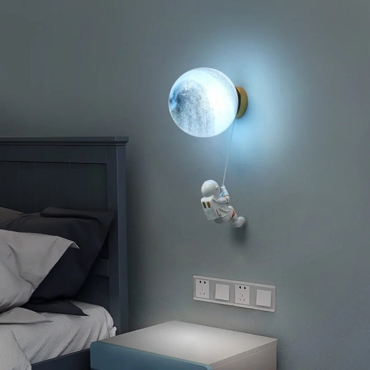 Astronaut Globe Wall Sconce – Varveno – Hero Shot