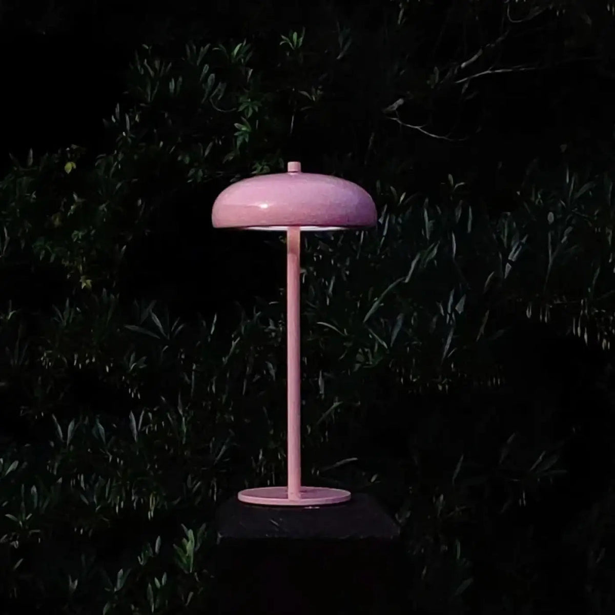 Cmoona lamp – Dusty Rose version on white desk