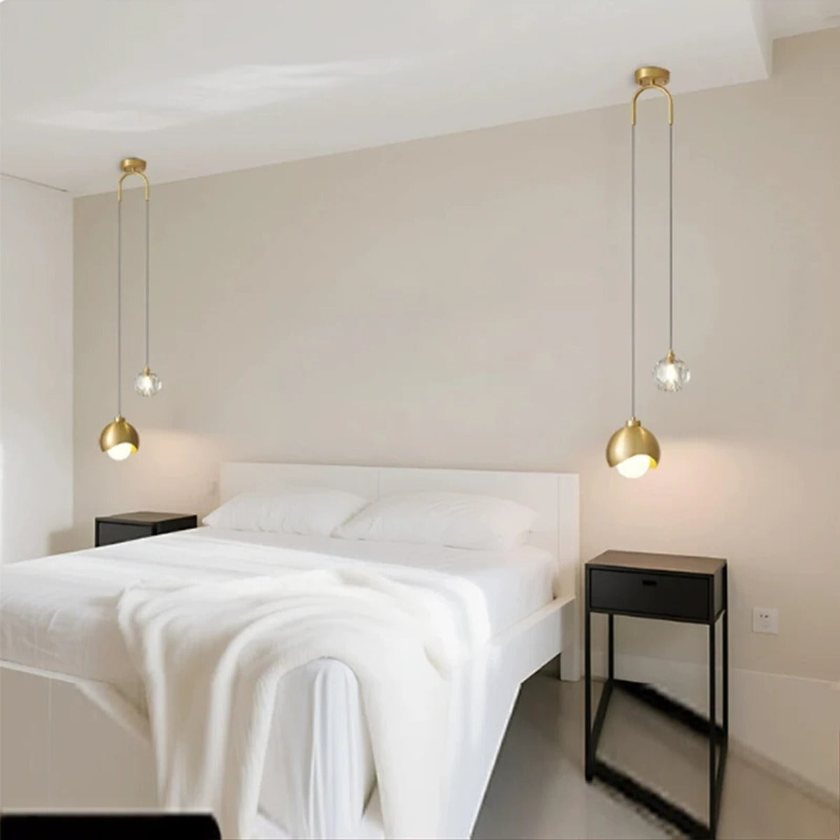 Illuminated Glass Sphere Pendant Light Quellinth – Lifestyle View 4