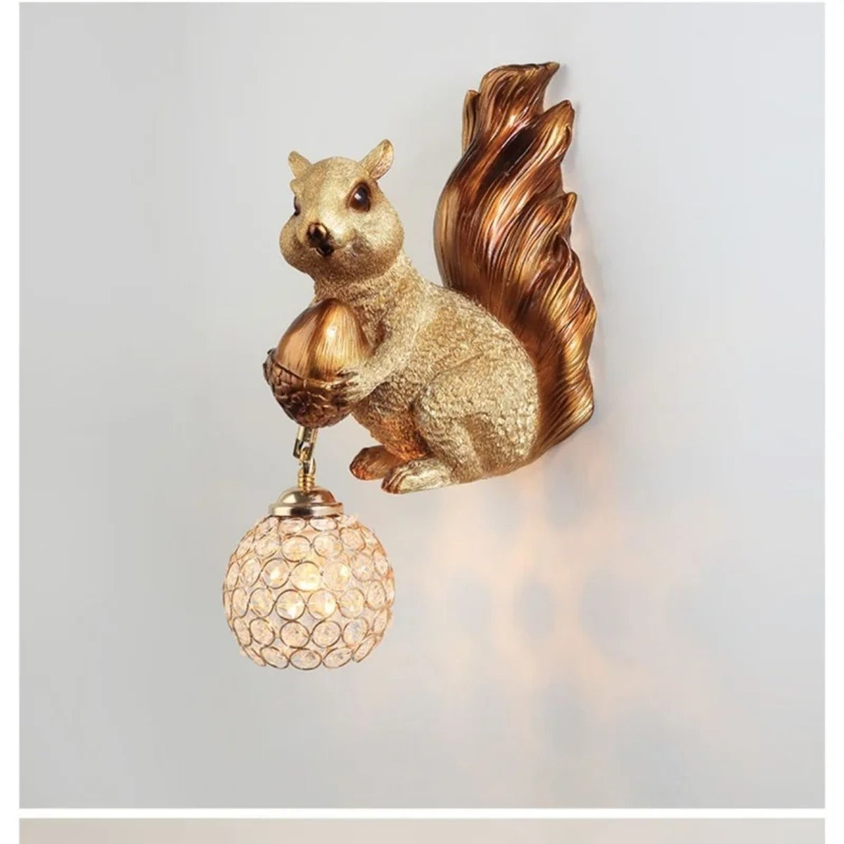 Solandis squirrel wall sconce - Golden finish, detail