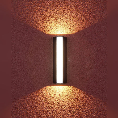 Vaelmont Outdoor Wall Sconce – Lifestyle Glow, Terracotta Wall