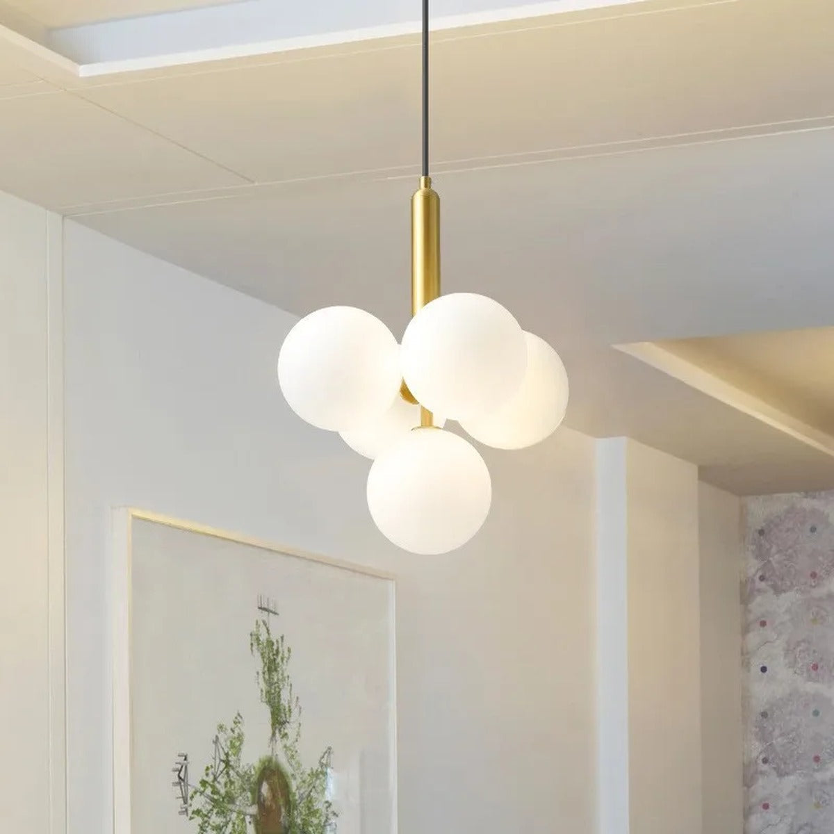 Brass Cluster Glass Sphere Pendant Orvelo – Hero Shot