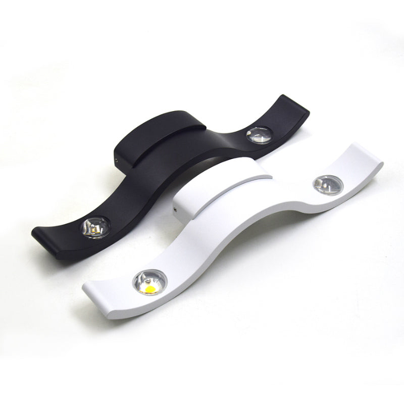 Sculptural Aluminum Outdoor Wall Light Heliox – Black and White Finishes