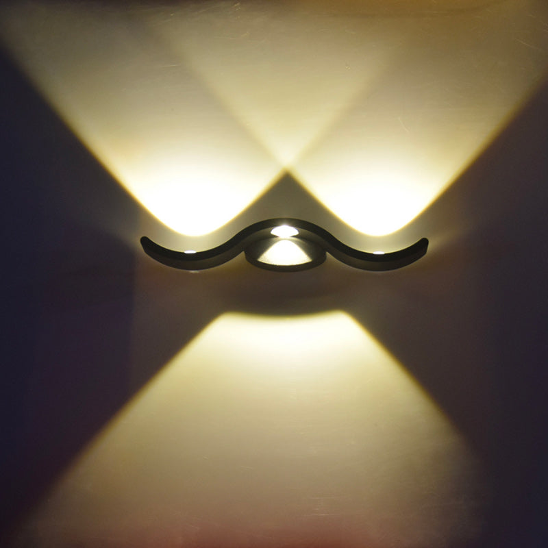 Sculptural Aluminum Outdoor Wall Light Heliox – Black, Beam Detail