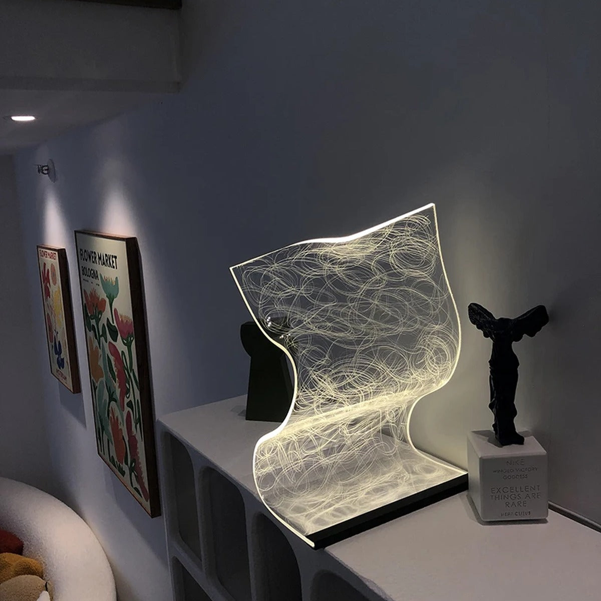 Sculptural Acrylic Light-Field Table Lamp – Luxivorn – Hero Shot