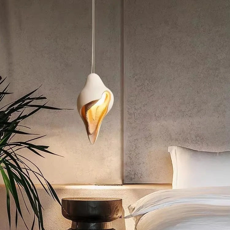 Organic Sculptural Pendant Light Uxaelorn – Lifestyle View 3