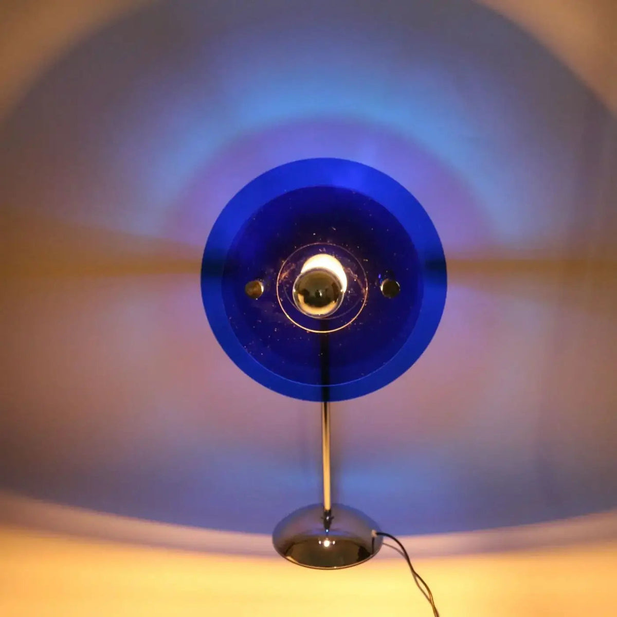 Zyneth lamp – Sky Blue acrylic discs casting coloured light on wall